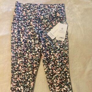 NWT Athleta Salutation Stash Pocket Printed Tight - Medium - Floral Camo